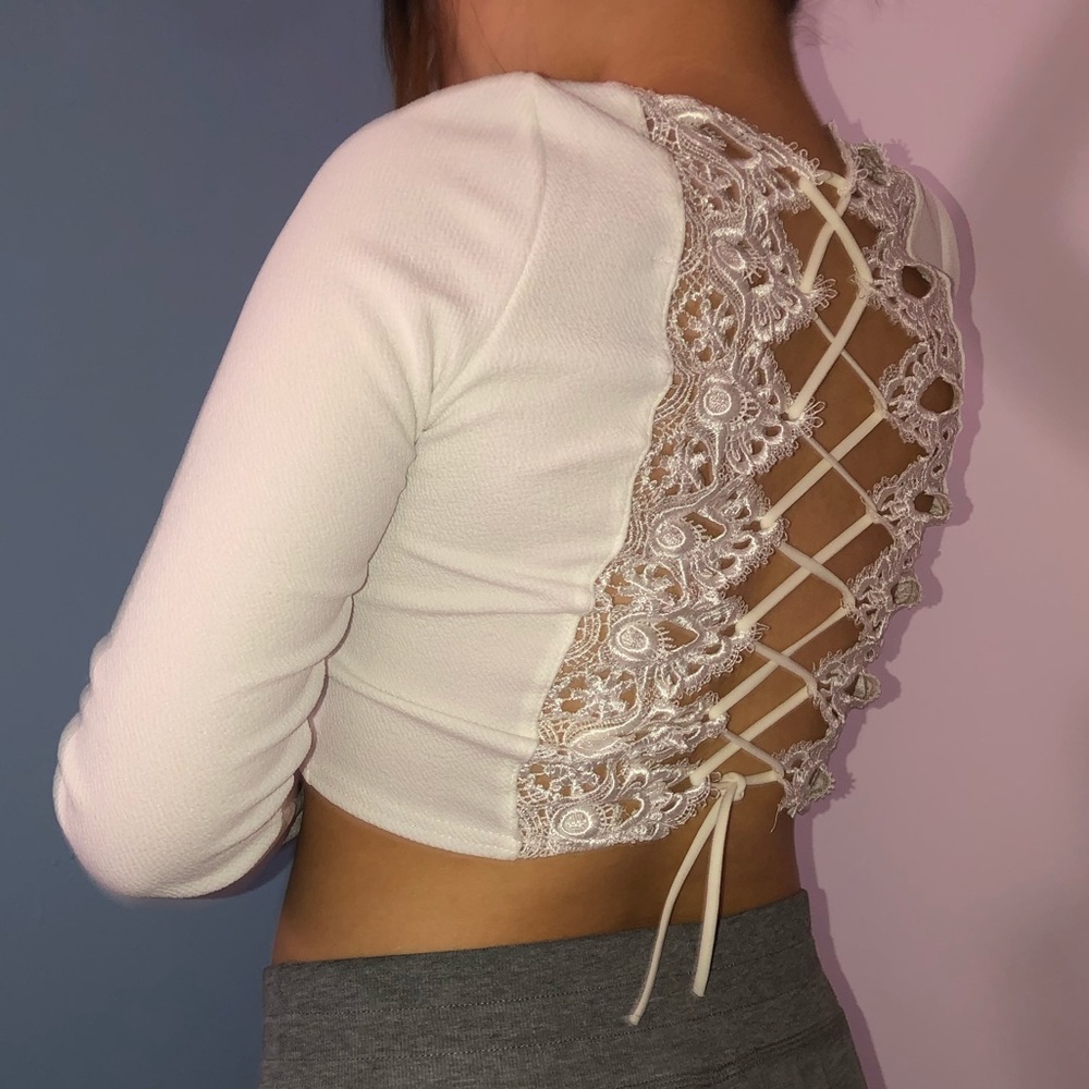 PrettyLittleThing White Lace Longsleeve Crop Top